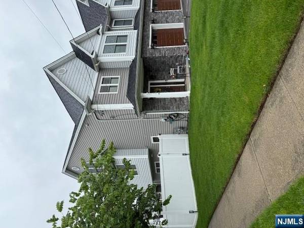 The total package! Home in Lodi. 5 Beds, 2 Baths 1