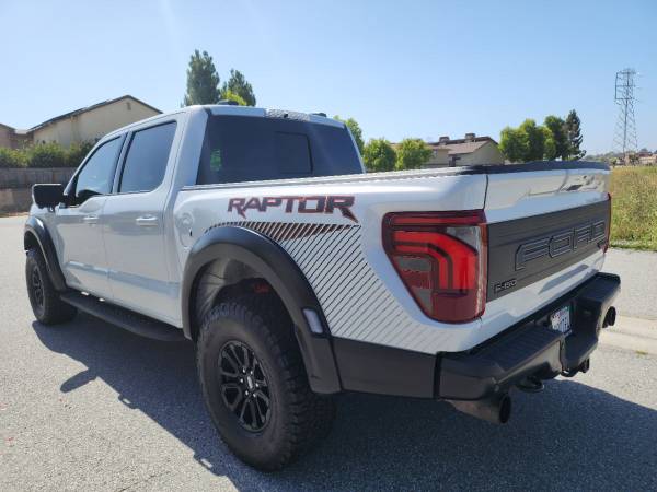 2025 Ford F150 Raptor pickup - Photo 8