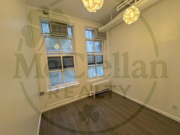 $1,500 / 400ft2 - Quaint Office in Koreatown – Perfect for a Small/Growing Business (Chelsea)64212276717442122