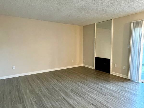 $1,899 / 2br - 960ft2 - Charming Apartments in Sacramento's Arden-Arcade (Arden Arcade)64043665542403120