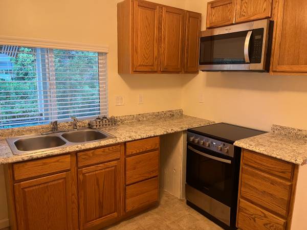 $1,600 / 400ft2 - Studio Cottage (El Cajon)63657173635459124