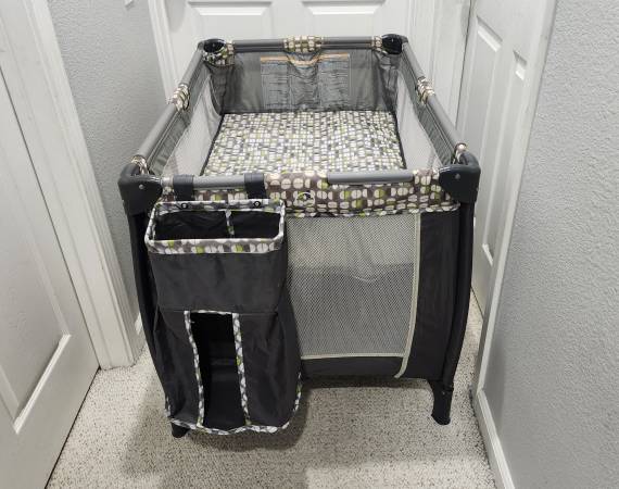 Pack 'n Play Playard Portable Crib & Bassinet For Everyday & Travel 1