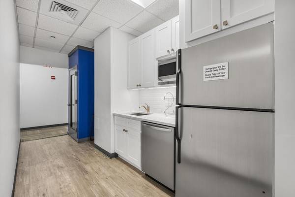 $1,520 / 330ft2 - 💼 Beautiful Downtown Office | Gym, Lounge, Rooftop and more! No Fee! (Financial District)63912047808898122
