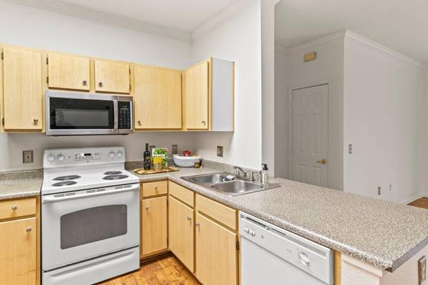 $2,200 / 2br - 1060ft2 - 2 Bd / 2 Bath - Villages of the Galleria (Roseville)63790714199297122