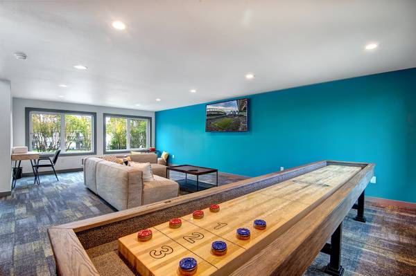 $1,799 / 2br - 880ft2 - Spacious Floor Plans, Covered Parking, Renovated (8022 83rd Avenue Southwest, Lakewood, WA)63891324451074124
