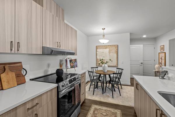 $1,676 / 1br - 642ft2 - Piso de Madera Vinílica/Alfombra, Piscina al Aire Libre, Despensa/Armario para Ropa Blanca (Richland)63662874929539121
