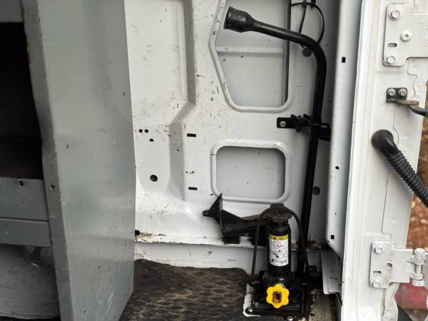 2012 Ford E-Series E 150 - Photo 13