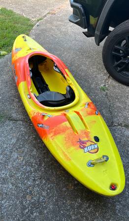Whitewater kayak pyranha burn - $400 (Gadsden)63438159023491122