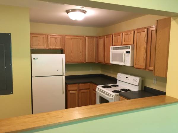 $2,250 / 2br - 750ft2 - Planta baja - edificio tranquilo (Tewksbury)63839292553089122