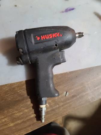 Husky 3/8 pneumatic impact ratchet 1