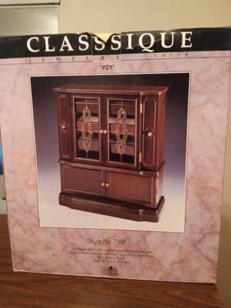 Classique jewelry Chest 1