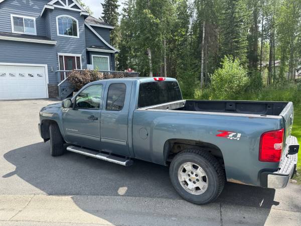2010 Chevy Silverado - $7,000 (Anchorage)63470608027265123