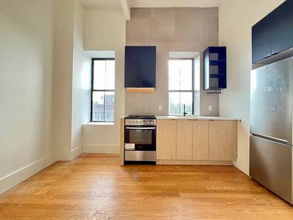 $2,699 / 2br - Modern Style 2 Bedroom in Crown Heights - Laundry, Roof, Bike Storage (Crown Heights)63809019509507121