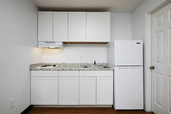 Flat Screen TVs, WiFi access, Fully Furnished 1