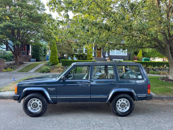 1989 Jeep Cherokee 4.0 XJ pioneer addition 4X4 - $4,500 (West seattle)63617955823745122