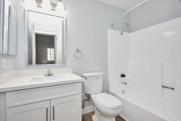 $3,559 / 2br - 1176ft2 - Woodland Hills CA, 2/BD 2.5/BA, Chimenea acogedora de gas (22219 Summit Vue Lane, Woodland Hills, CA)63701034932225122