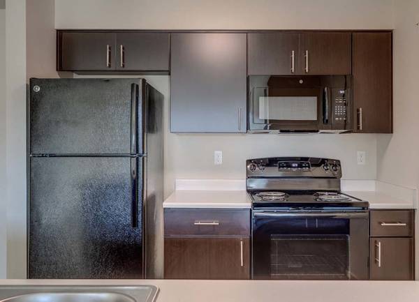 $1,549 / 2br - 833ft2 - Transporte público, mesa de billar, microondas empotrado (20104 Mountain Hwy E, Spanaway, WA)63814711784577120