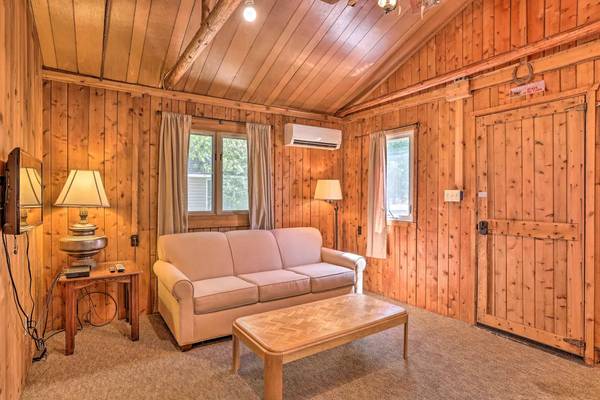 $900 / 1br - COTTAGE ON THE BAY FOR RENT- CEDARWOOD COTTAGE (SUTTONS BAY)64037723520129124