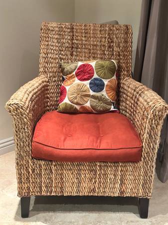 Lounge chair made of woven banana leaf fiber 1