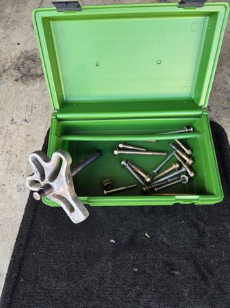 Steering wheel puller 1