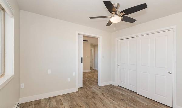 $999 / 420ft2 - Private Patios, Granite/Quartz Countertops, Wood Style Flooring (North East)63658264055681123