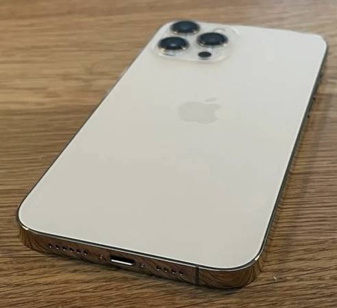 ** Like New Apple iPhone 12 Pro - 128 GB Silver Color Cell Phone 1