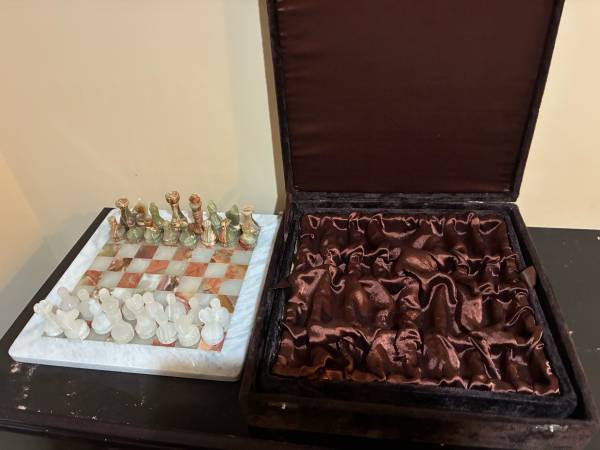 Marble Chess Set and Case 1