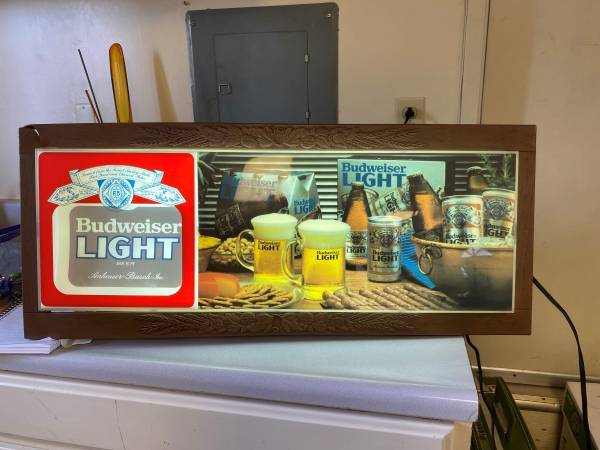 Bud Light sign that lights up 1