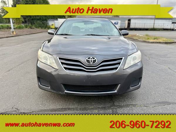 2011 Toyota Camry LE - $6,40063622986966403122