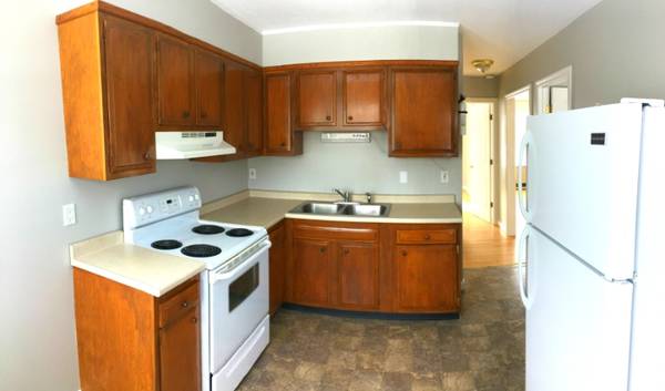 $1750.00 / 2br - 850ft2 - Prime Location! 2 Bed/1 Bath Unit in Colchester - $1750 - Available 9/63784639396481123