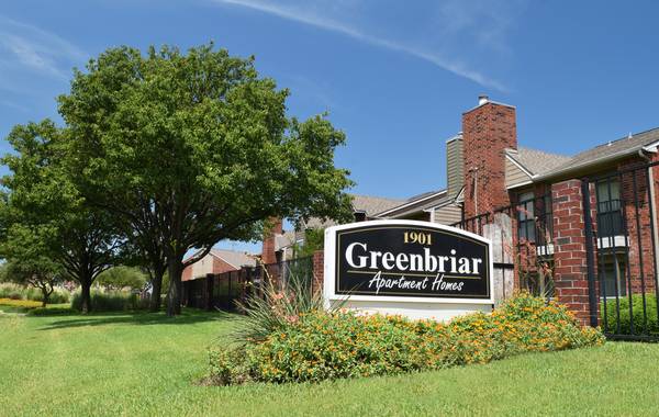Spacious 2BR Greenbriar Apt in Plano – W/D, Gated – From $1338 1