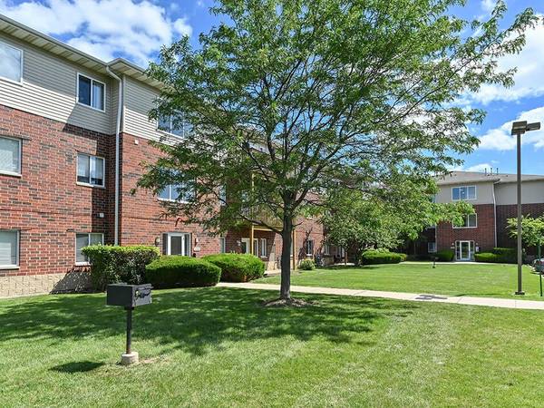 $1,660 / 2br - 978ft2 - Apply With Us Today! We Got Just The Apartment For You! (Waukegan, IL 60087)63846718212737120