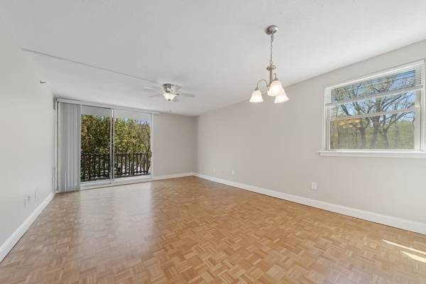 $2,132 / 1br - 1000ft2 - Private Balcony, Laundry Facility, Garage Parking (5 Suburban Rd, Worcester, MA)62969111481857123