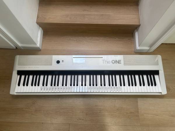 The ONE TON Smart Keyboard Pro, 128 Polyphonies Graded Hammer Action 1