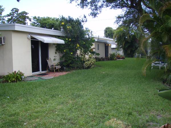 $1195.00 / 300ft2 - STUDIO-MOVIN READY63769617759875124
