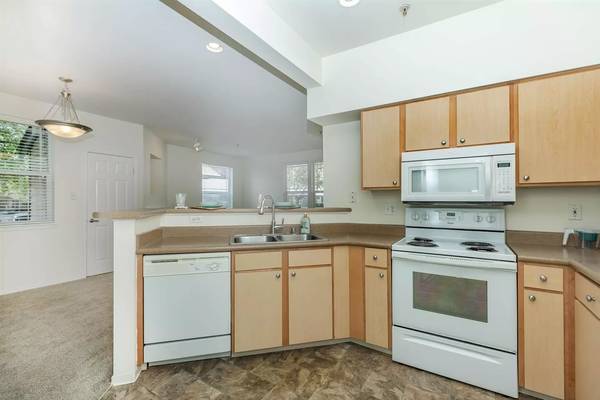 $2,757 / 2br - 1102ft2 - Elevate every moment, every day: Your 2 BR, 2 BA home awaits. (Bothell)63850642117633124