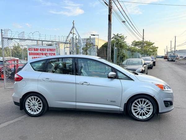 2016 Ford C-Max Híbrido Energía Enchufable SEL - $6.800 (Brooklyn)63470617069953124
