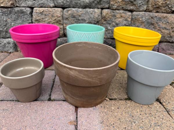 6 Ceramic Planters/Pots 1