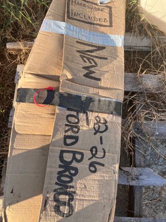 Bronco Ford 2022-2026 side running boards. NIB w hardware 1