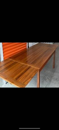 Danish teak mobler extendable dining table - $590 (Bellingham)634357813365791221