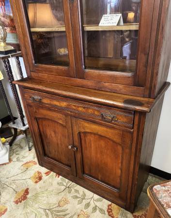 Armario antiguo de 2 piezas con cristal ondulado - AHORA $1.100 (3221 Hwy 52W, Suite D, Pelham, AL)63440290652801121