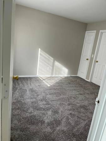 $922 / 1br - 600ft2 - ONE BEDROOM! TOP FLOOR! W/D HOOKUPS (3010 SIMCOE DRIVE)63953482400514122