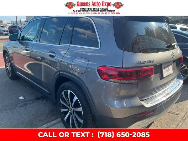 Check Out This Spotless 2022 Mercedes-Benz GLB with only 45,2-queens - $21,995 (Woodside)63614306424835123