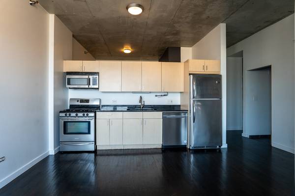 $2,285 / 2br - 820ft2 - S Loop 2 bed / 1 bath condo with w/d and parking included (South Loop)63959876905731123