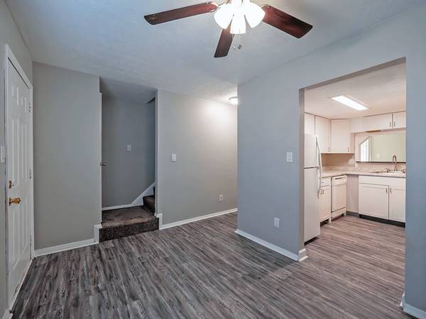 $1,060 / 2 habitaciones - 850 pies² - Mantenimiento en el lugar, 2 habitaciones 1 baño, ¡Ubicado en Chillicothe! (1355 Western Ave, Chillicothe, OH)63669864679169121
