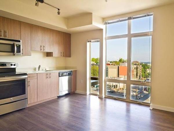 $2,490 / 2br - 912ft2 - Must-See! Floor-to-Ceiling Windows  Steps to Parks $1500 LNL! (Capitol Hill)63852483961601122