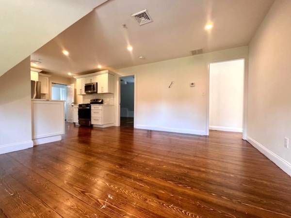 $3,100 / 3br - 1000ft2 - New construction 3 bedroom /1.5 bath  w/ awesome Kitchen (Waltham)63828556327425123