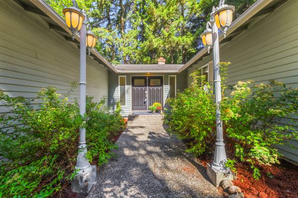 $1,286,000 / 4br - 2190ft2 - Like Living in a Treehouse in the city.... with possible ADU (Cougar Hills)63866941712641121