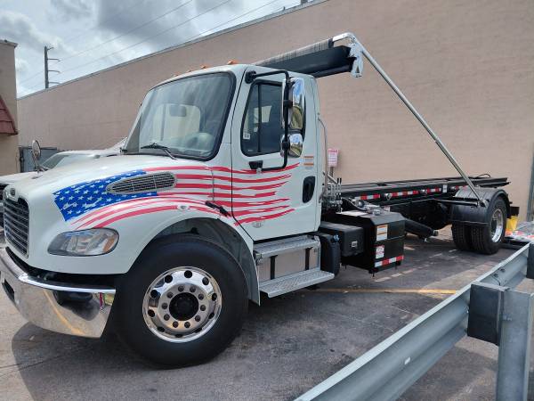 2019 Freightliner M2106 Rolloff Truck - Photo 10
