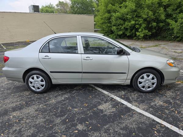 2004 TOYOTA COROLLA - $4,999 (ZION ILLINOIS)63618897439875123